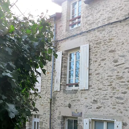 Casa de Férias Maison Au Coeur De Et A 50 M Du Vieux Port *